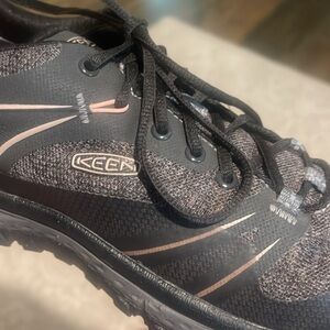 Keen brand women’s hiking shoes, waterproof (Keen Dry), like brand new